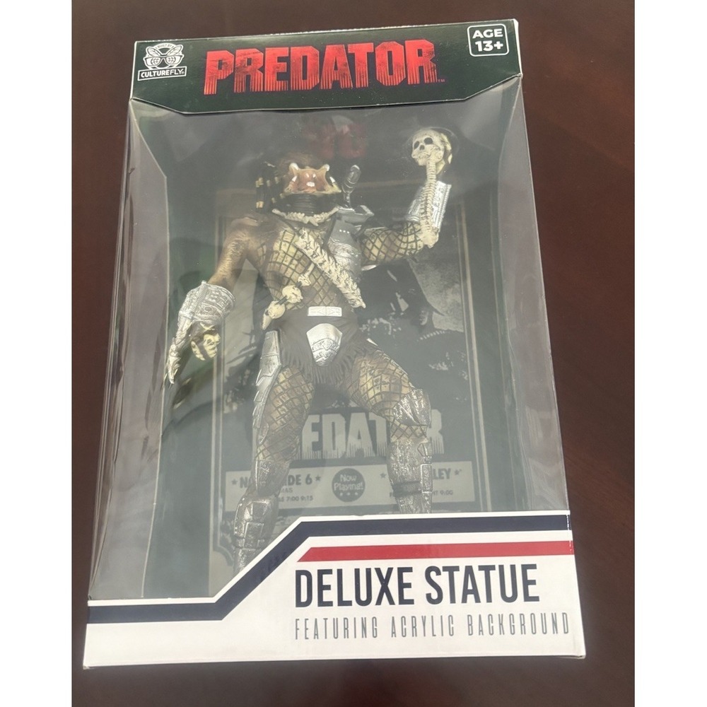 Culturefly Predator Deluxe Statue Featuring Acrylic Background Brand New Sealed